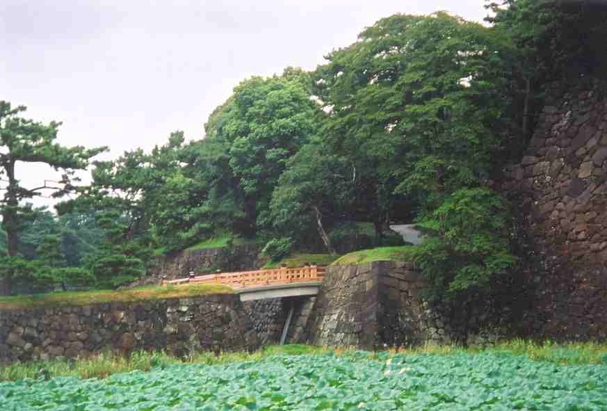 Nishihanebashi (Drawbridge)