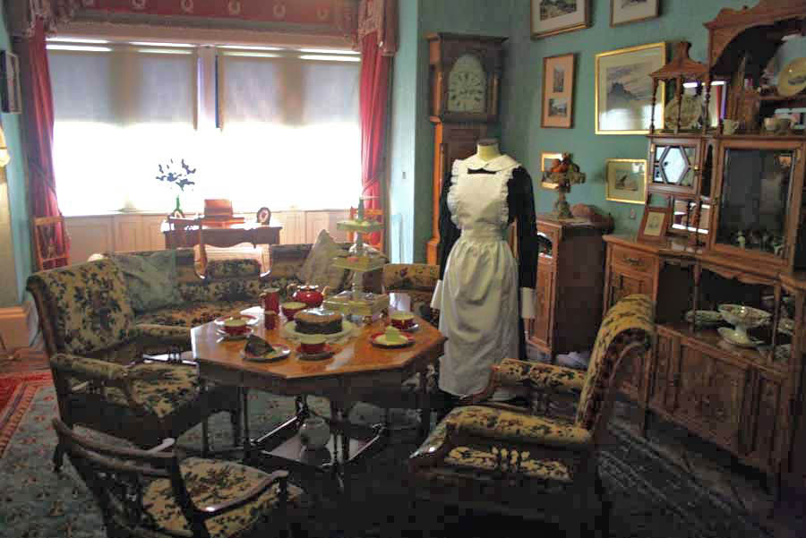 The Boudoir (upstairs sitting room)