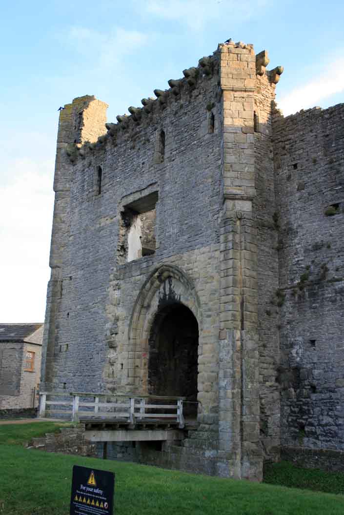 Middleham Castle Gatehouse